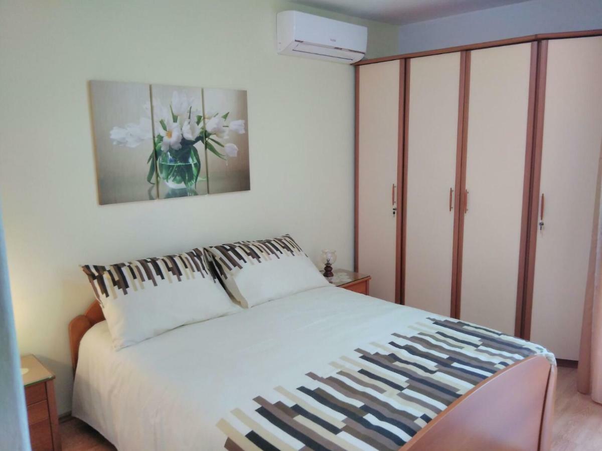 Apartment Tatjana Вис Екстериор снимка