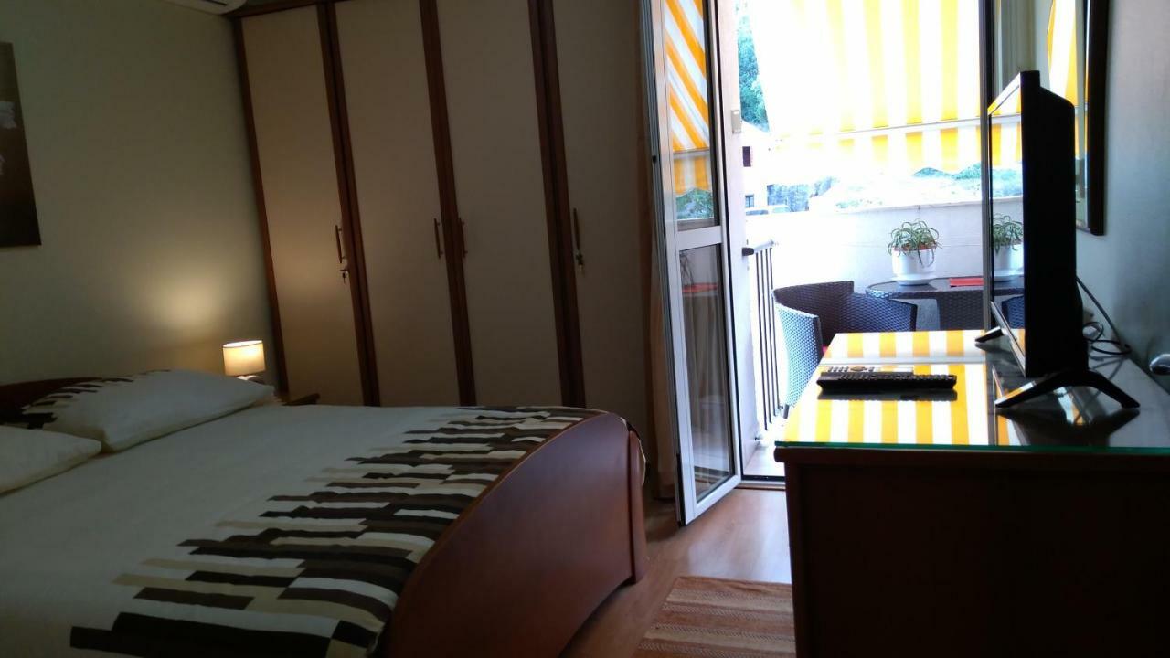 Apartment Tatjana Вис Екстериор снимка